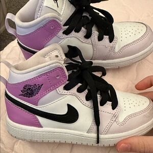 Nike Kids' Sneakers in White and Purple with Black Swoosh